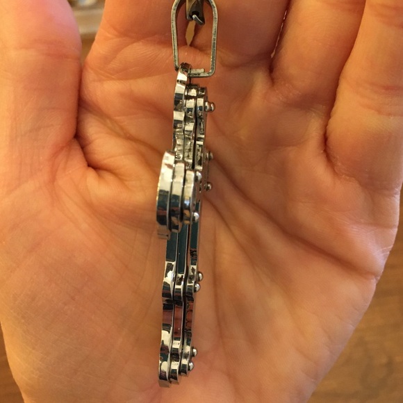 Men’s oversized stainless steel cross pendant with chain - Picture 3 of 9